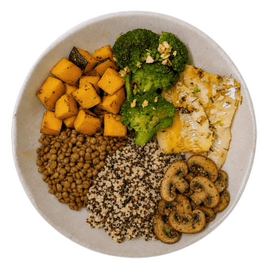 66 - Filé de Merluza Assado, Abóbora, Brócolis, Champignon, Quinoa Mix e Lentilha