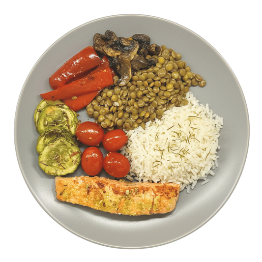 63 - Salmão Refogado, Arroz, Lentilha Verde, Pimentão, Champignon, Abobrinha e Tomate