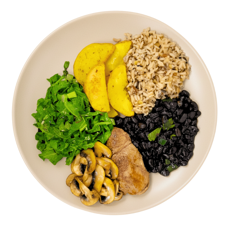 77 - Bombom de Alcatra Grelhado, Arroz 7 Grãos, Feijão Preto, Batata, Couve e Champignon