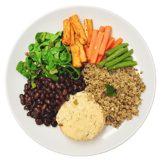 89 - Medalhão de Merluza ao Molho Cremoso, Quinoa, Feijão Preto, Batata-Doce, Couve-Manteiga, Cenoura e Vagem