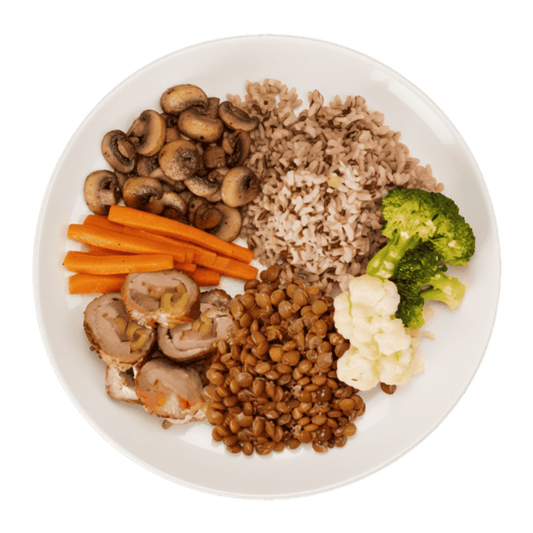 54 - Lombo suíno recheado com bacon, Champignon, Cenoura, arroz 7 grãos, lentilha verde, couve-flor e brócolis