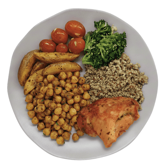 83 - Sobrecoxa Desossada á Role Assada, Quinoa, Grão de Bico, Batata Rústica, Brócolis e Tomate