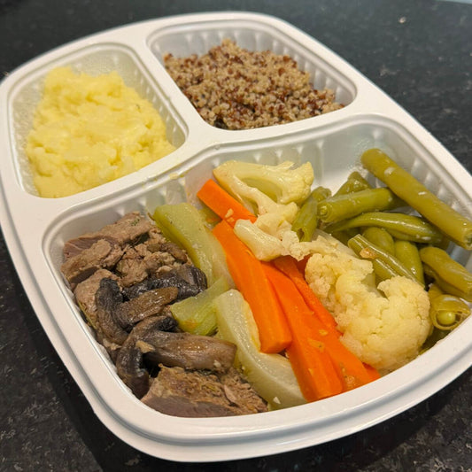 71 -  Tiras de Mignon Grelhado com Champignon, Quinoa, Purê de batata, Cenoura, Couve-flor, Chuchu e Vagem